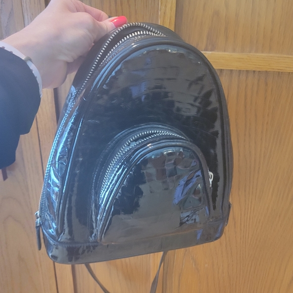 A great Gucci black patent leather crossbody backpack! - Picture 8 of 9